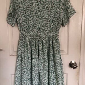 SHEIN Green Floral Patterned Top